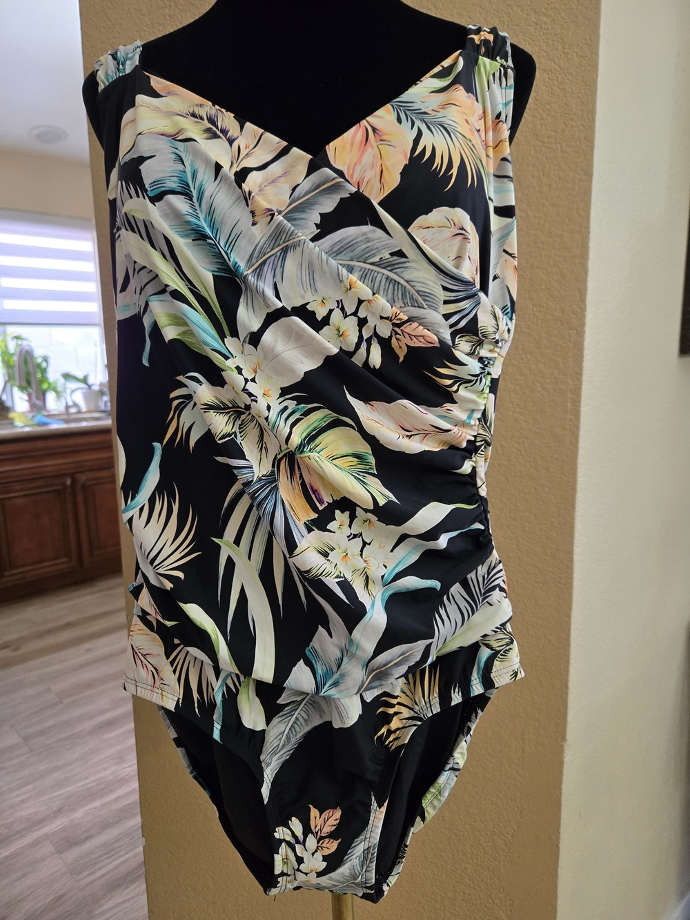 Swim suit Women, ZANTZEN ,Size 6, New
